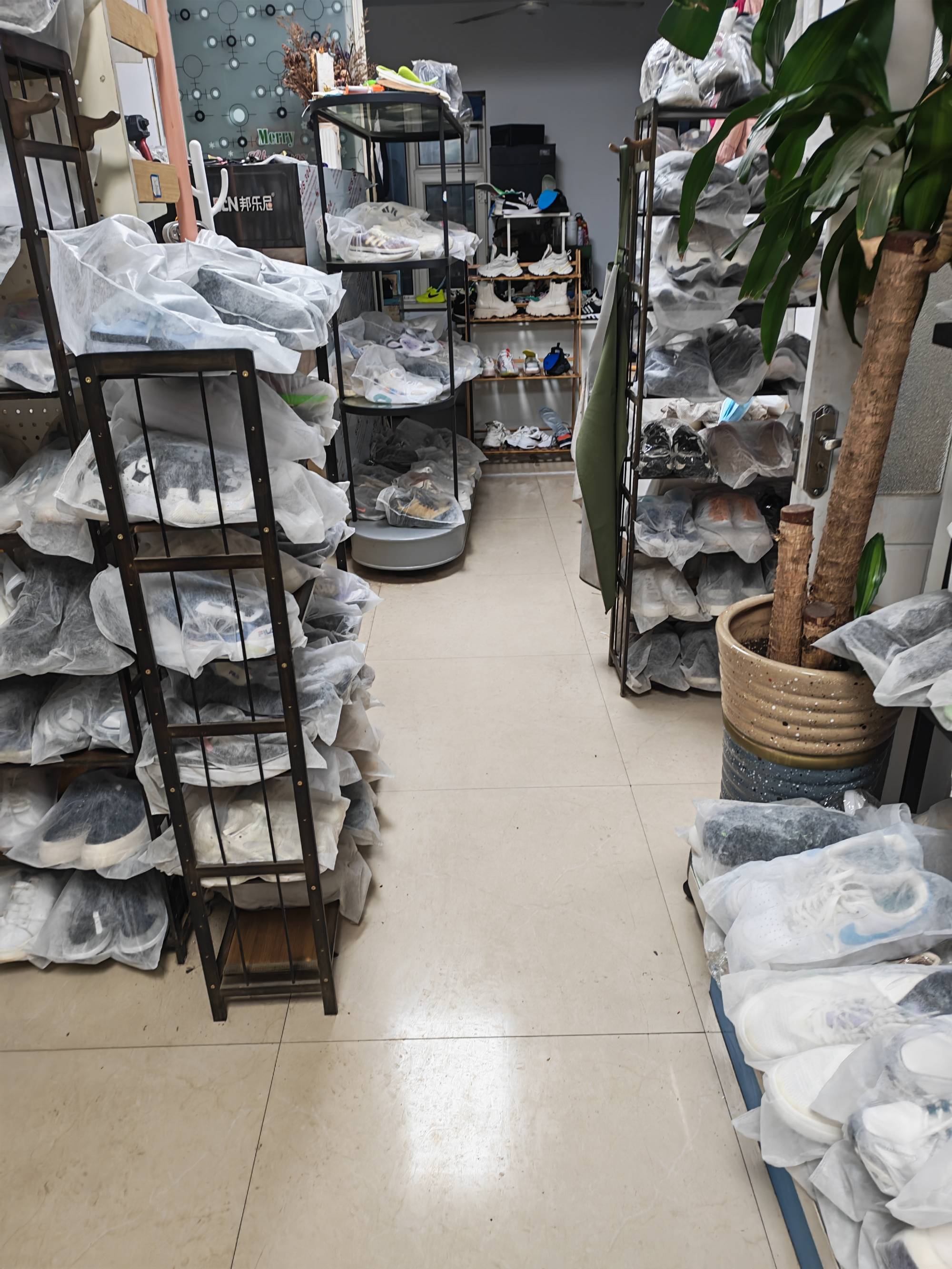 银达洗鞋店外兑