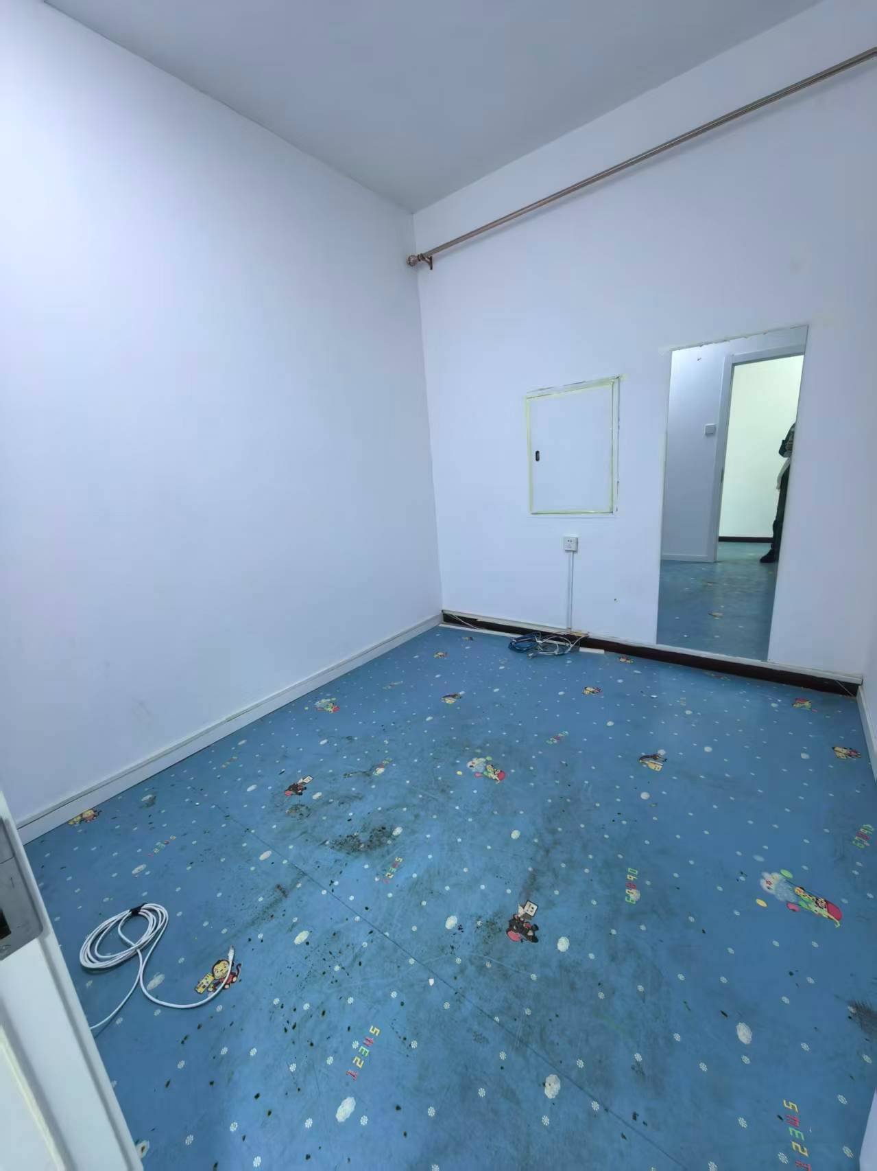 出租四中附近商服