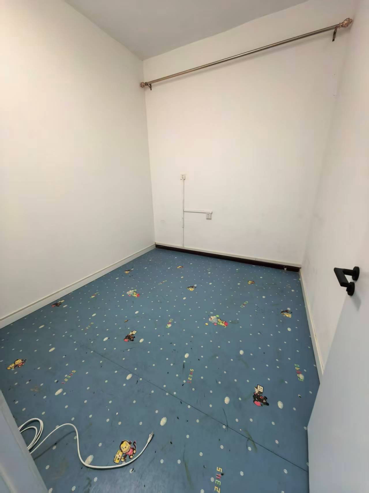 出租四中附近商服